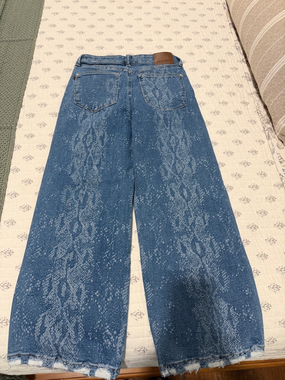 Judy Blue Snake Print Jeans - Picture 4 of 8